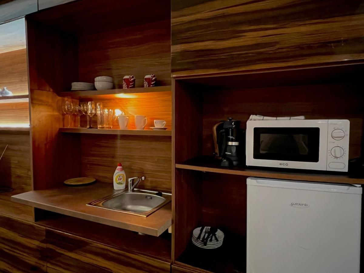 Business Box Apartment บราติสลาวา ภายนอก รูปภาพ